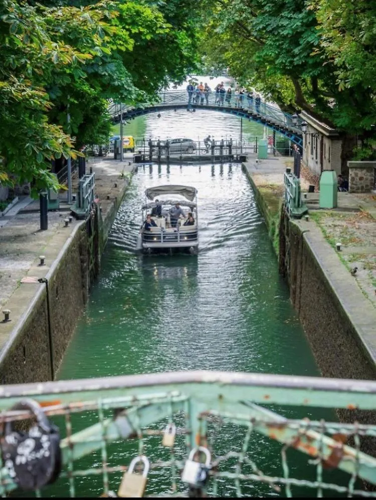 Homestay Rue La Fayette Apartment Paris